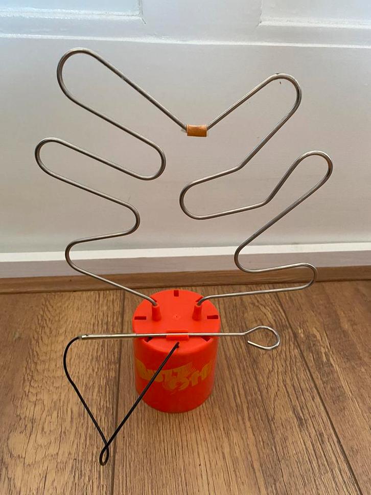 Buzz off - vintage spiraal spel - zenuw spiraal met geluid, Hobby en Vrije tijd, Gezelschapsspellen | Overige, Gebruikt, Een of twee spelers