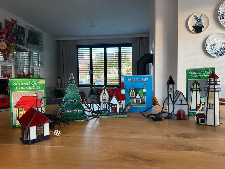 Tiffany Tafellamp Huisjes - Stained Glass Collectables, Huis en Inrichting, Lampen | Hanglampen, Gebruikt, Minder dan 50 cm, Glas