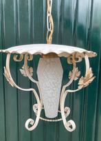 Vintage / Wit smeedijzeren hanglampje - hanglamp, Huis en Inrichting, Lampen | Hanglampen, Gebruikt, 50 tot 75 cm, Vintage, Ophalen of Verzenden