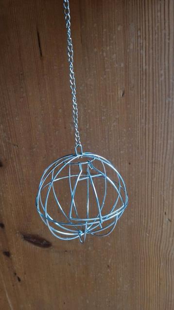 metalen voederbal/hooibal beschikbaar voor biedingen