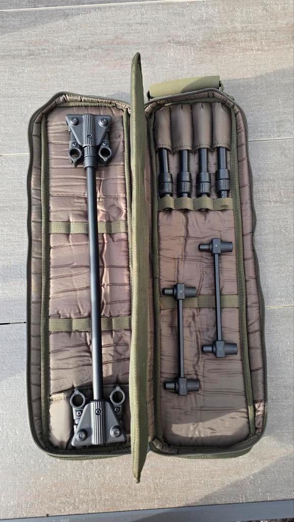 Nash rodpod 2 rod + tas/pouch, Watersport en Boten, Hengelsport | Karpervissen, Gebruikt, Overige typen, Ophalen of Verzenden
