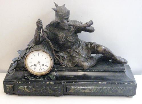 Grote bronzen (?) klok, vermoedelijk Frans, 58 * 4ocm, 23kg, Antiek en Kunst, Antiek | Klokken, Ophalen