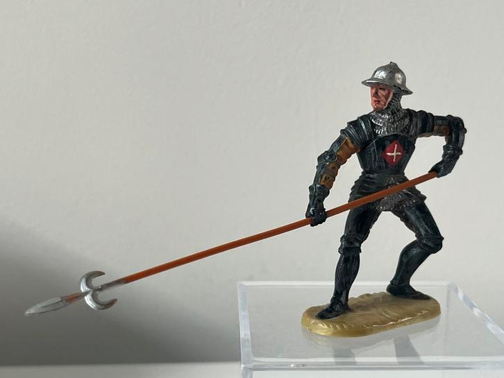 Elastolin ridder 8936 “Knight defending” Hausser kruisridder, Hobby en Vrije tijd, Modelbouw | Figuren en Diorama's, Zo goed als nieuw
