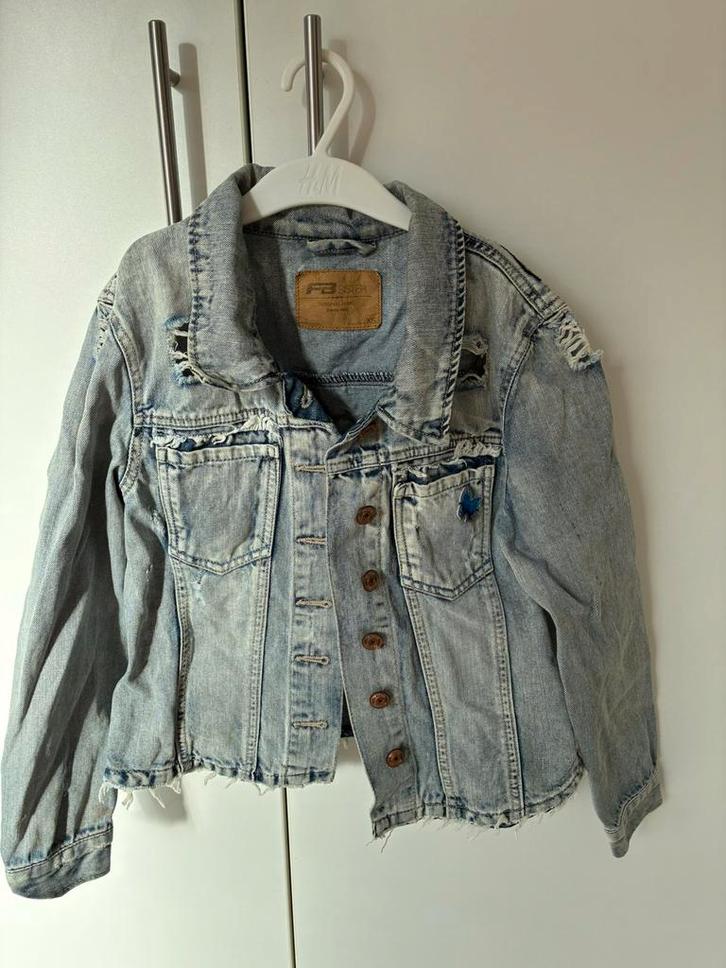 Spijkerjas xs, Kinderen en Baby's, Kinderkleding | Maat 140, Zo goed als nieuw, Meisje, Jas, Ophalen of Verzenden