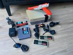 Nintendo Nes Action set + 2 controllers,zapper en mario bros, Ophalen of Verzenden, Gebruikt, Met 2 controllers