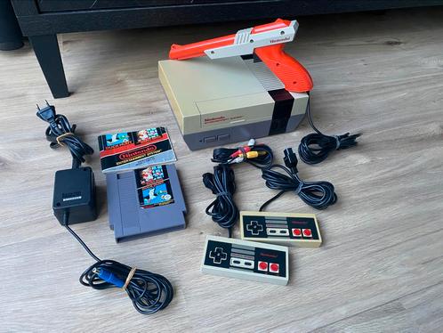 Nintendo Nes Action set + 2 controllers,zapper en mario bros, Spelcomputers en Games, Spelcomputers | Nintendo NES, Gebruikt, Met 2 controllers