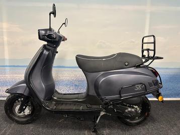 OPHEFFINGSUITVERKOOP! Diverse SK-X scooters Nieuwstaat! beschikbaar voor biedingen