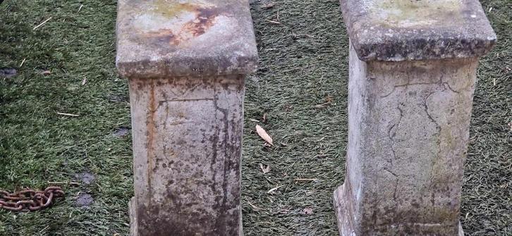 2 betonnen zuilen /sokkels (brocante), Tuin en Terras, Tuinwanddecoratie, Gebruikt, Ophalen