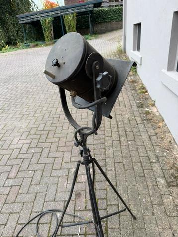 Vintage studio lamp met statief. beschikbaar voor biedingen