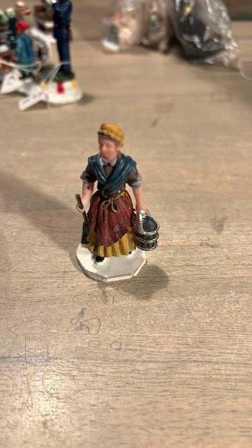 Lemax vrouw met mop voor in het kerstdorp 41z beschikbaar voor biedingen