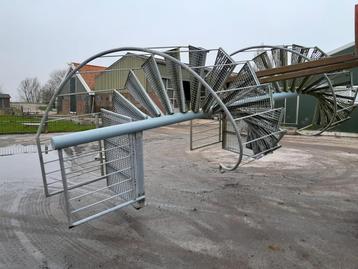 Wenteltrap meerdere gegalvaniseerde spiltrappen 3/12 m beschikbaar voor biedingen