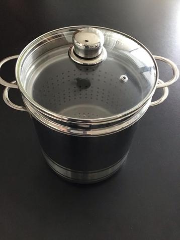 Kookpan met stoominzet en deksel beschikbaar voor biedingen