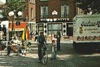 805596	Tiel	Gld Markt	Nette oude kaart Onbeschreven, Verzamelen, Ansichtkaarten | Nederland, Ophalen of Verzenden, 1960 tot 1980