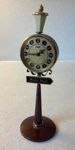 Vintage ritmeklok met wekker "Moulin Rouge" lantaarnpaal, Ophalen of Verzenden, Zo goed als nieuw, Wandklok