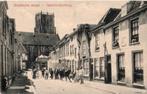 Geertruidenberg, Dordtsche Straat met veel mensen. 3933, Verzamelen, Ansichtkaarten | Nederland, Verzenden, Voor 1920, Gelopen