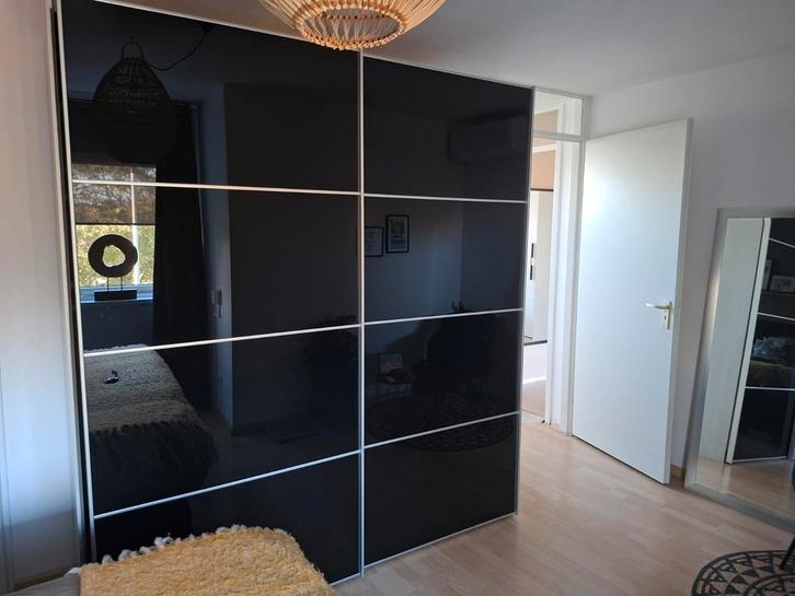 Degelijke schuifdeur kledingkast zwart/grijs, Huis en Inrichting, Kasten | Kledingkasten, Zo goed als nieuw, 200 cm of meer, 200 cm of meer