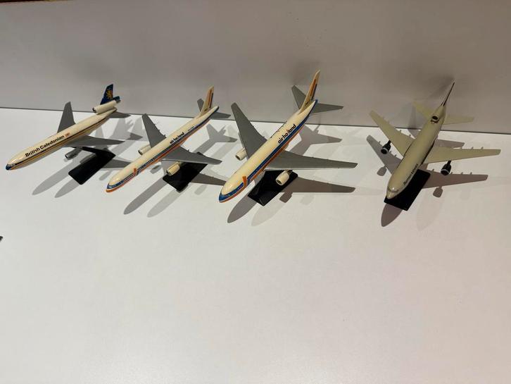 Schaalmodellen Vliegtuigen - Air Holland, British Caledonian, Verzamelen, Luchtvaart en Vliegtuigspotten, Gebruikt, Schaalmodel