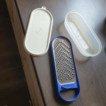 Tupperware rasp blauw beschikbaar voor biedingen