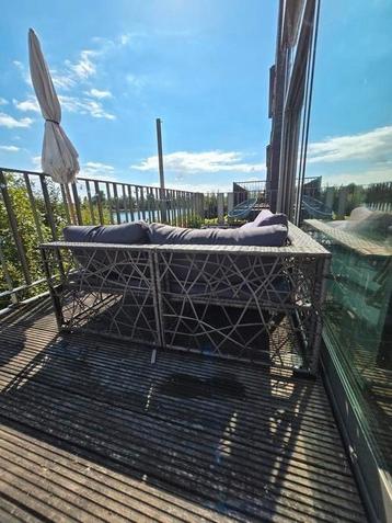 Vrij nieuwe loungeset met EXTRA beige daybedkussens en hoes beschikbaar voor biedingen