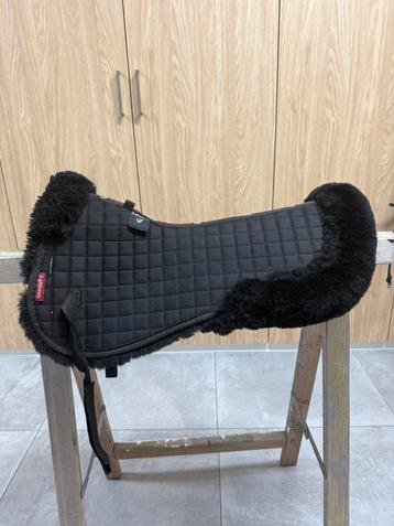 Zo goed als nieuw LeMieux zadelonderlegger Merino maat S beschikbaar voor biedingen