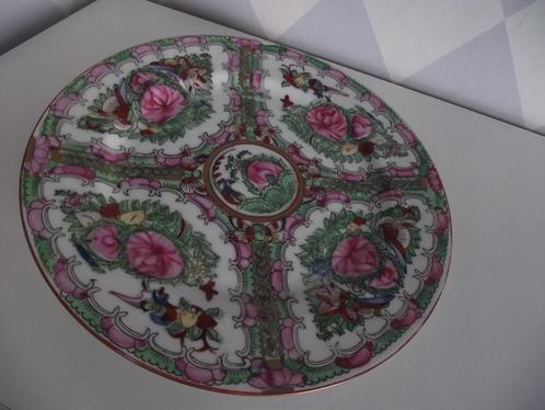 porselein Canton Famille Rose-medaillon bord 26cm Macau 1960, Antiek en Kunst, Antiek | Porselein, Ophalen of Verzenden