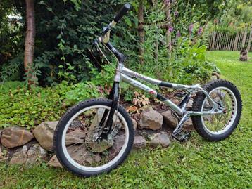 Monty 221TI Trial bike 20 inch. beschikbaar voor biedingen