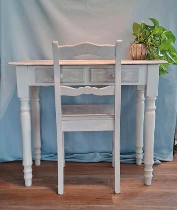 Leuke Vintage Kaptafel met Stoel beschikbaar voor biedingen