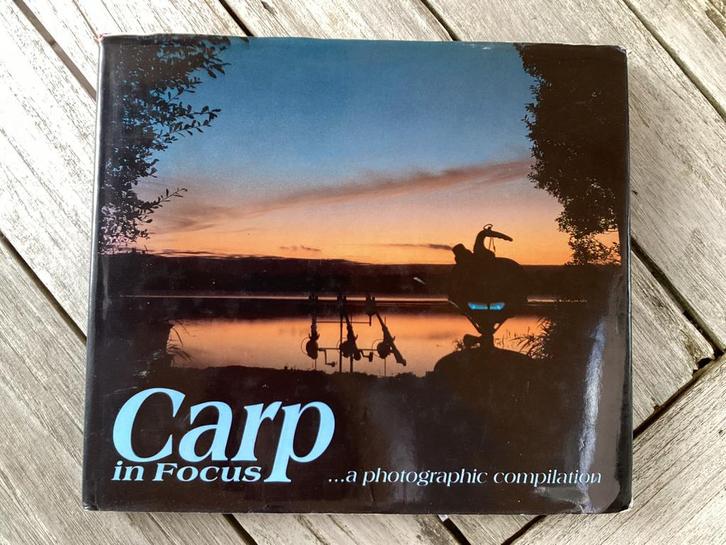 Carp in focus….. A photographic compilation, Watersport en Boten, Hengelsport | Karpervissen, Zo goed als nieuw, Overige typen