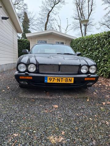 Jaguar XJR 6...