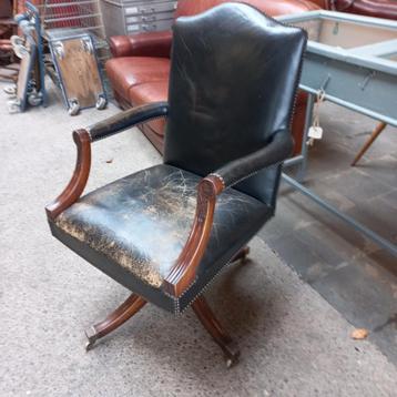 Antieke Engelse captains chair , bureaustoel  beschikbaar voor biedingen