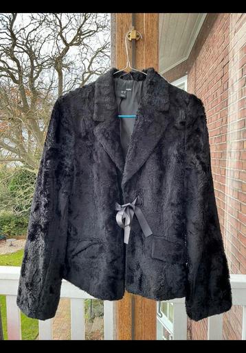 Zwart fur, kunst bont jasje in maat 38 / 40 (géén 42) H & M. beschikbaar voor biedingen