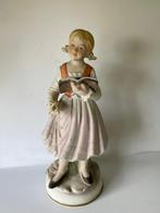 Vintage beeldje porselein. Lezend meisje. Meisje met boek., Ophalen, Zo goed als nieuw, Mens