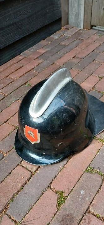 Nederlandse brandweerhelm rond 1950 beschikbaar voor biedingen