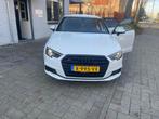 Audi A3 1.5 Tfsi S-Line Ultra S-tronic 2017 Parelmoerwit, 1498 cc, Zwart, 4 cilinders, Leder en Stof