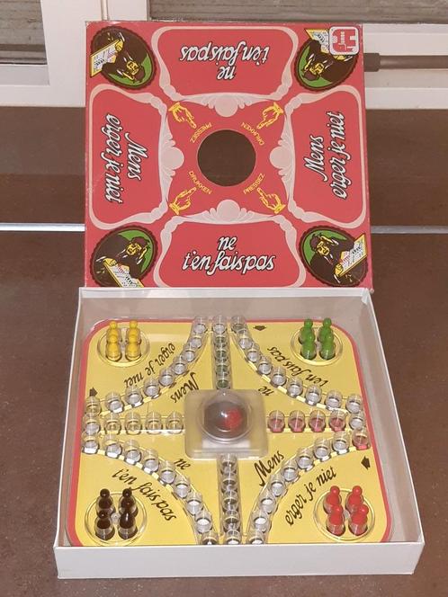 Mens erger je niet 1978 druk dobbelsteen / pop o matic, Hobby en Vrije tijd, Gezelschapsspellen | Bordspellen, Ophalen of Verzenden