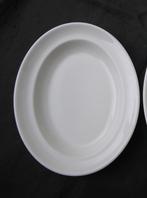 Wedgwood TRADITIONAL PLAIN Puntgave vleesschotel 36 x 30 cm, Nieuw, Ophalen of Verzenden, Schaal of Schalen, Wedgwood