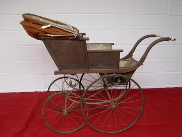 Mooie antieke kinderwagen