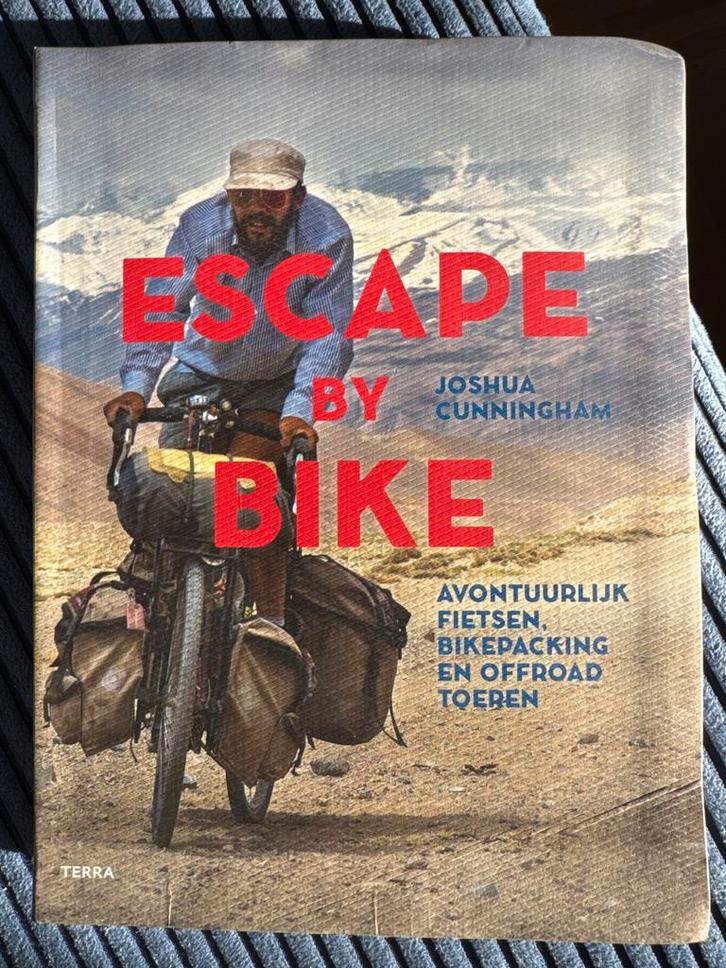Escape by Bike - Joshua Cunningham, Boeken, Reisverhalen, Zo goed als nieuw, Europa, Verzenden