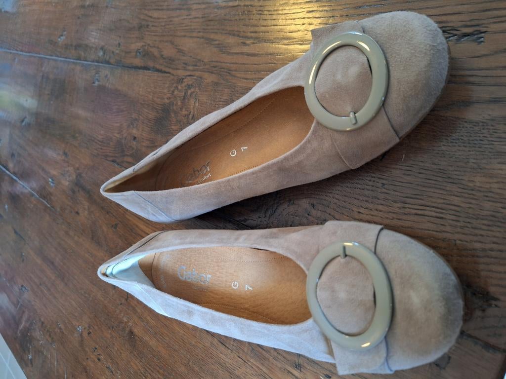 Gabor damesschoenen maat 7/41. Lichtbeige suède als nieuw., Ophalen of Verzenden, Zo goed als nieuw, Sneakers of Gympen
