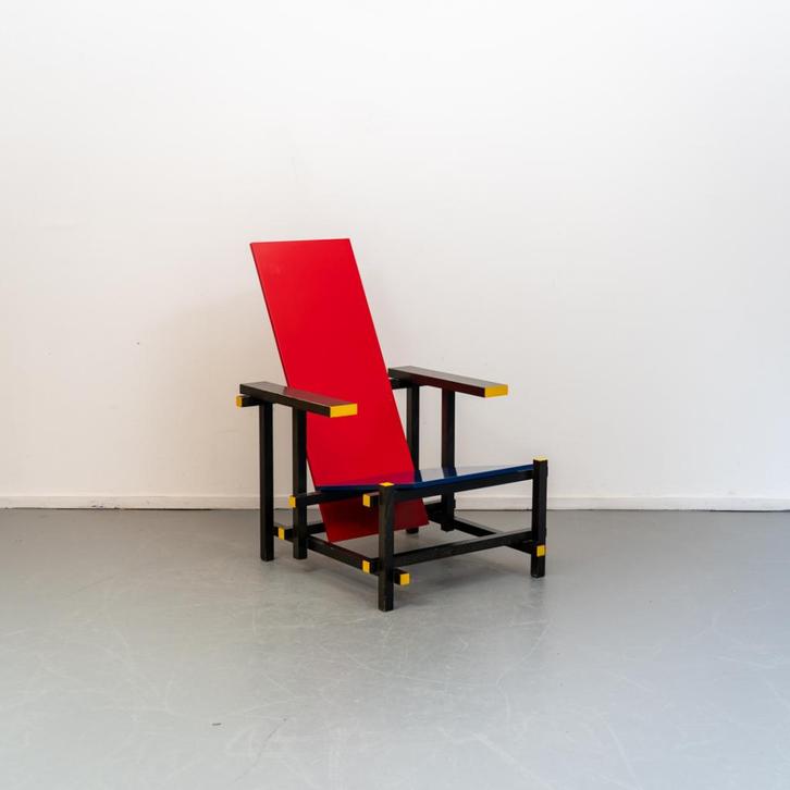 2 Cassina Geel Blauw Rood stoel G Rietveld, Huis en Inrichting, Stoelen, Zo goed als nieuw, Twee, Hout, Rood, Ophalen of Verzenden