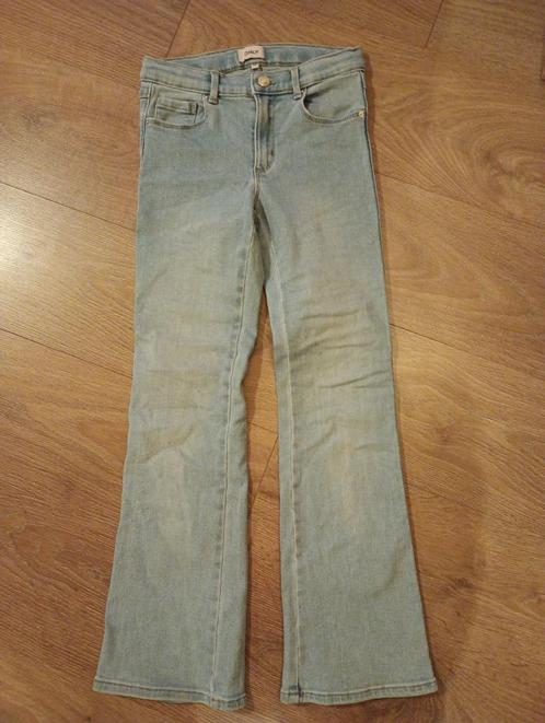 Mooie lichtblauwe spijkerbroek mt 146, Kinderen en Baby's, Kinderkleding | Maat 146, Zo goed als nieuw, Meisje, Broek, Ophalen of Verzenden