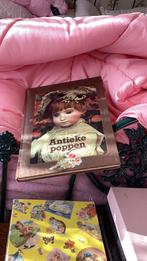 Poppen boek, Verzamelen, Poppen, Verzenden, Zo goed als nieuw, Overige typen