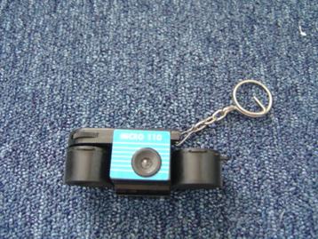 sleutelhanger en foto toestel en muntjes spaarder beschikbaar voor biedingen