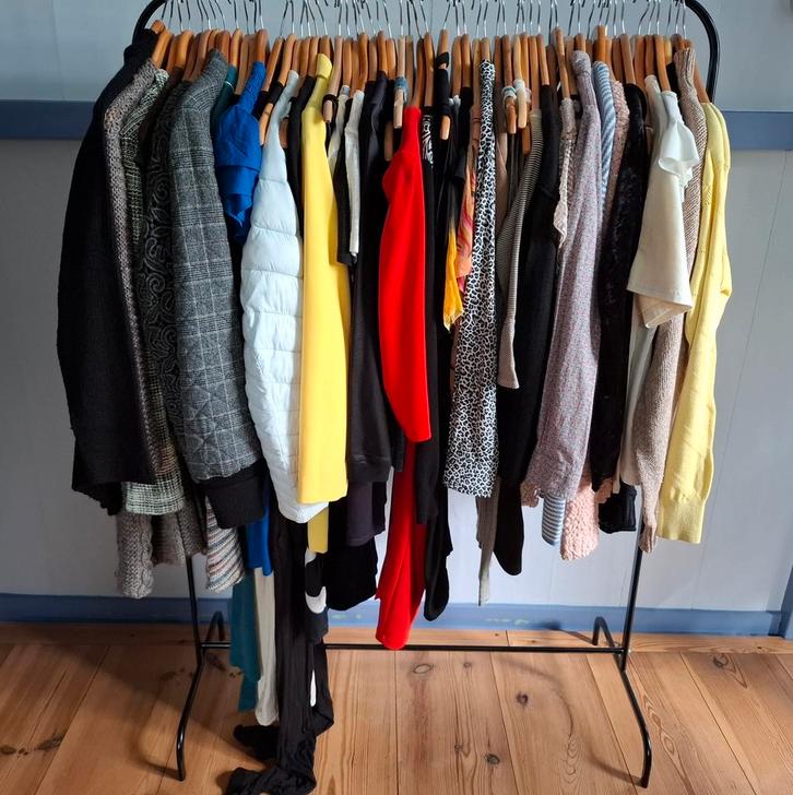 Mooie partij dameskleding! Mt.S/M/L. 94 Stuks!, Kleding | Dames, Dames-kledingpakketten, Zo goed als nieuw, Maat 46/48 (XL) of groter