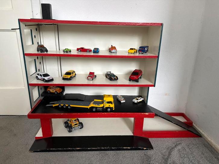 Houten garage met lift + auto’s, Kinderen en Baby's, Speelgoed | Houten speelgoed, Gebruikt, Overige typen, Ophalen