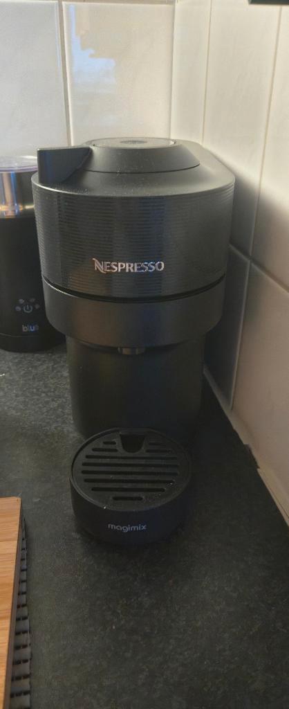 Nespresso vertuo pop and a philips coffe pot machine, Witgoed en Apparatuur, Koffiezetapparaten, Zo goed als nieuw, Gemalen koffie