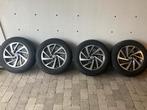VW Tiguan Velgen met Winterbanden, Auto-onderdelen, Banden en Velgen, Ophalen, Banden en Velgen, 17 inch, Winterbanden