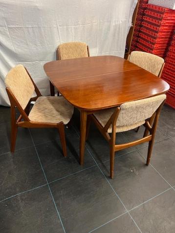 Set van 4 Arne Vodder stoelen, incl. bijpassende eettafel beschikbaar voor biedingen