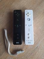 Nintendo Wii Remote Controllers (2x) zwart en wit, Spelcomputers en Games, Games | Nintendo Wii, Nintendo, Ophalen of Verzenden