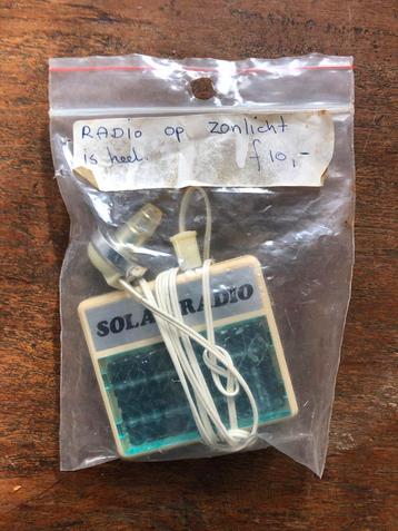 Solar Radio - Vintage Zakformaat Radio beschikbaar voor biedingen